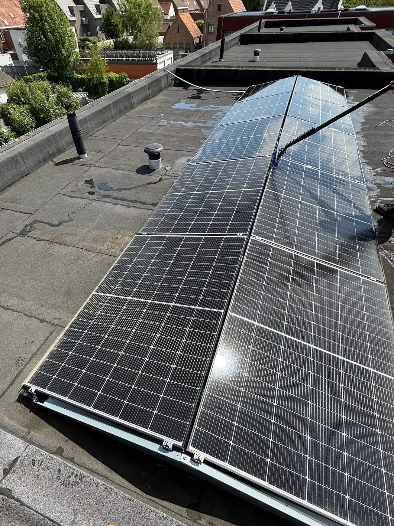 zonnepaneIen-reinigen-oost-west-platdak